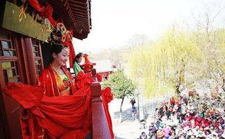 正逢佳节龙婿归,佳节团圆共庆家国情怀